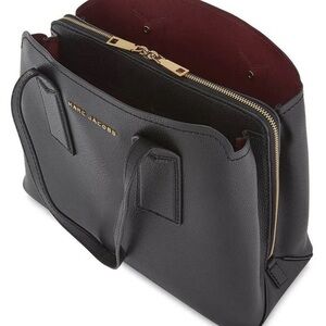 Authentic Marc Jacobs black Editor Leather Tote in black. Leather shoulder strap